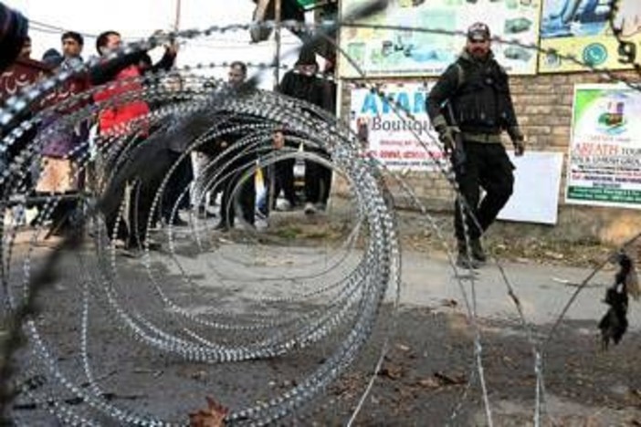 Stazione di polizia salta in aria, esplosi ordigni dopo sequestro: 9 morti in India Stazione di polizia salta in aria, esplosi ordigni dopo sequestro: 9 morti in India