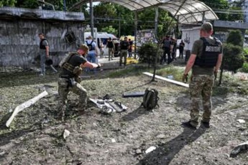 Ucraina, Russia attacca ancora: decine di droni su Zaporizhzhia, un morto Ucraina, Russia attacca ancora: decine di droni su Zaporizhzhia, un morto
