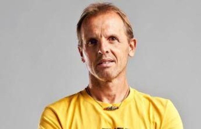 Malore per l'alpinista Simone Moro sull'Himalaya: "Ricoverato, ora sta meglio"