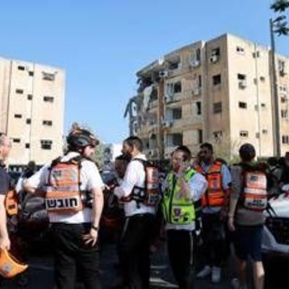 Iran, attacco di Israele a reattore Arak. Missili su Tel Aviv, colpito ospedale di Soroka