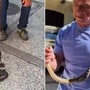 Kennedy ancora a caccia di serpenti, stavolta non viene morso