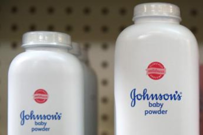Johnson &amp; Johnson offre 5,5 miliardi di dollari per risolvere le cause sul talco