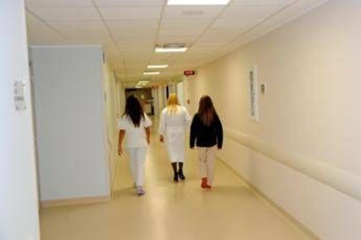 Reggio Calabria, caso di botulismo: dall'ospedale di Cosenza arriva l'antitossina Reggio Calabria, caso di botulismo: dall'ospedale di Cosenza arriva l'antitossina