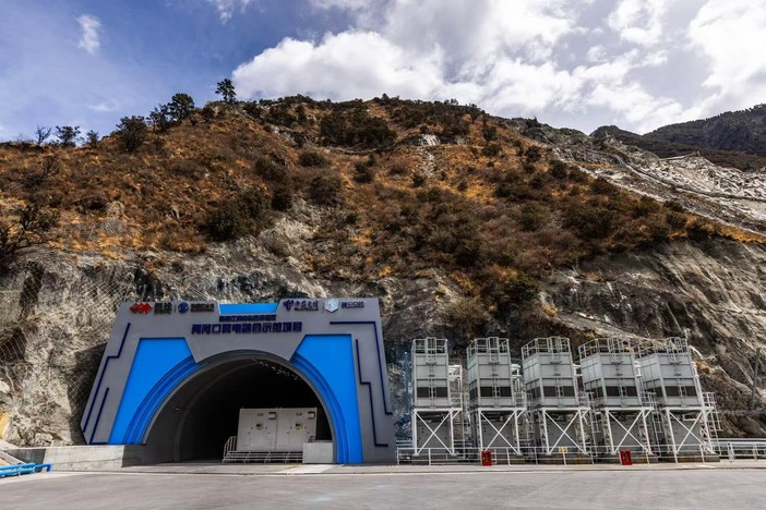 Cina, l’IA gestirà una maxi centrale di energia idroelettrica, eolica e solare Cina, l’IA gestirà una maxi centrale di energia idroelettrica, eolica e solare