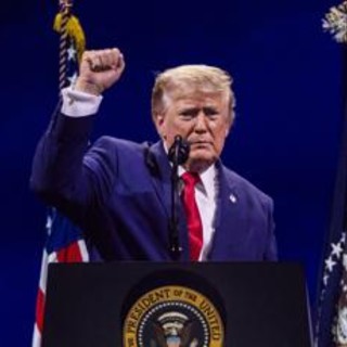 4 luglio, Trump: "Il sogno americano è tornato, non saremo mai un Paese comunista"