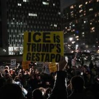 Usa, donna uccisa a Minneapolis da agente Ice: proteste in diverse città