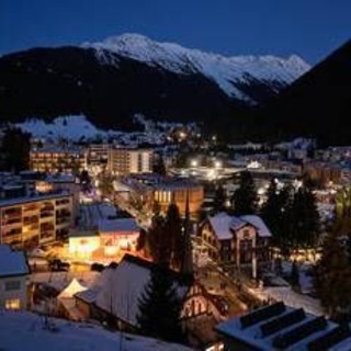 Davos, incendio in hotel: evacuato Congress Center Davos, incendio in hotel: evacuato Congress Center