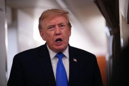 Iran, Trump: "Decida tra accordo o resa totale". Teheran e fonti Usa smentiscono nuovi colloqui Iran, Trump: "Decida tra accordo o resa totale". Teheran e fonti Usa smentiscono nuovi colloqui