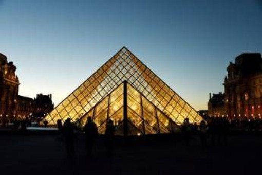Colpo al Louvre, 38enne accusata di complicità nel furto