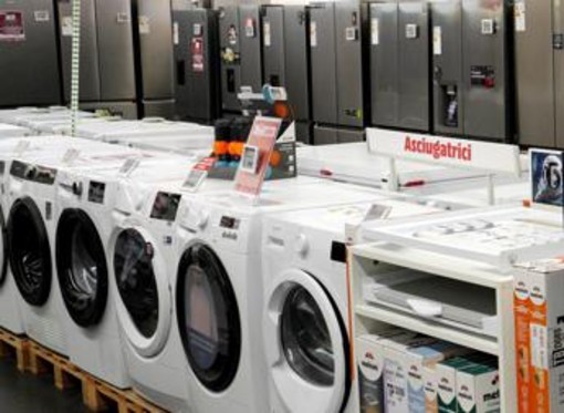 Elettrodomestici, arriva il diritto alla riparazione: i nuovi obblighi per i produttori Elettrodomestici, arriva il diritto alla riparazione: i nuovi obblighi per i produttori