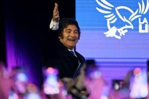 Argentina, Milei trionfa alle elezioni: vittoria con oltre il 40% delle preferenze Argentina, Milei trionfa alle elezioni: vittoria con oltre il 40% delle preferenze