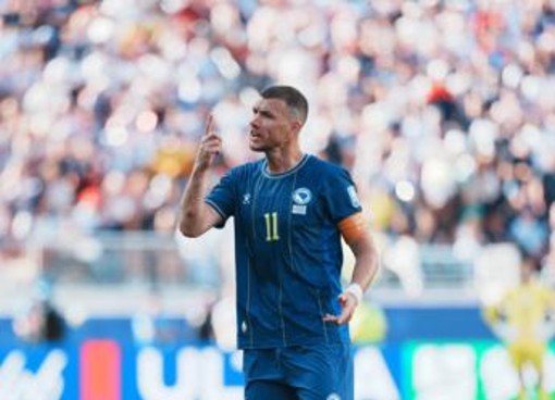 Eterno Dzeko, a 40 anni arriva il rinnovo con lo Schalke 04 Eterno Dzeko, a 40 anni arriva il rinnovo con lo Schalke 04