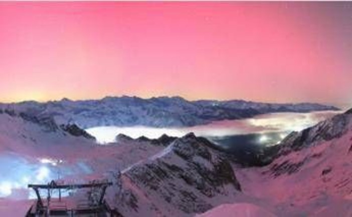 Tempesta solare colpisce la Terra, è la più potente degli ultimi 20 anni: e l'aurora boreale illumina i cieli Tempesta solare colpisce la Terra, è la più potente degli ultimi 20 anni: e l'aurora boreale illumina i cieli