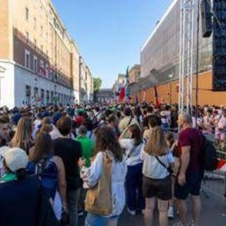 Giubileo giovani, in 70mila da tutta Italia in piazza S. Pietro: stasera preghiera con Zuppi