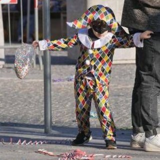 Carnevale, attenzione ai pericoli per i bambini: dalle maschere alle stelle filanti