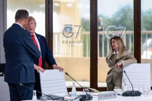 Meloni-Trump, l'incontro 'utile': il chiarimento al G7 Meloni-Trump, l'incontro 'utile': il chiarimento al G7